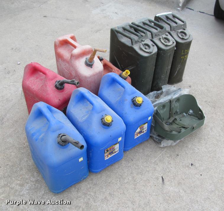 image for item DT9213 Gas cans