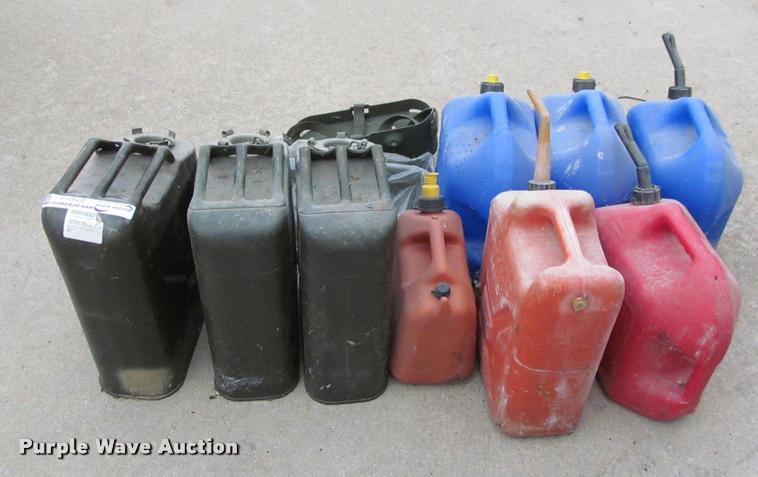 image for item DT9213 Gas cans