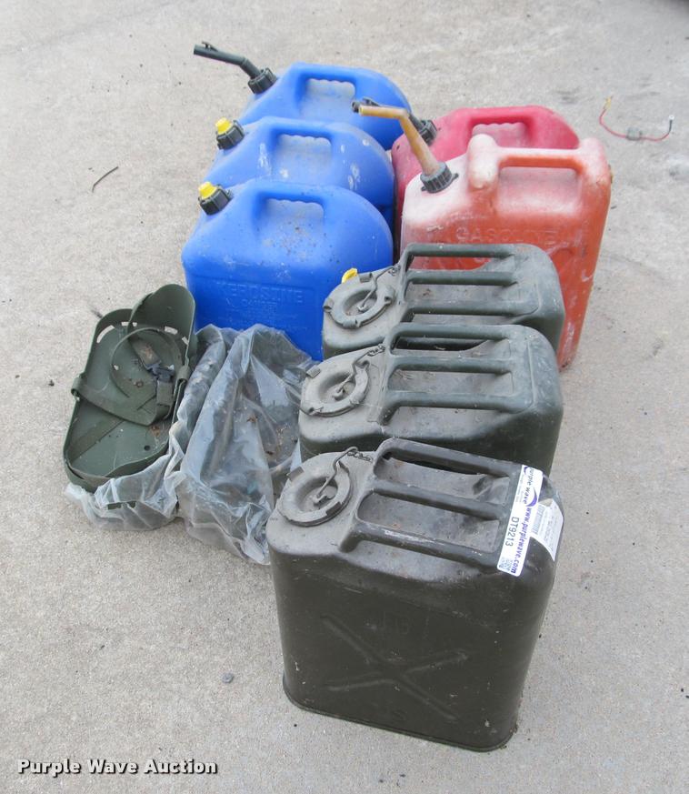 image for item DT9213 Gas cans
