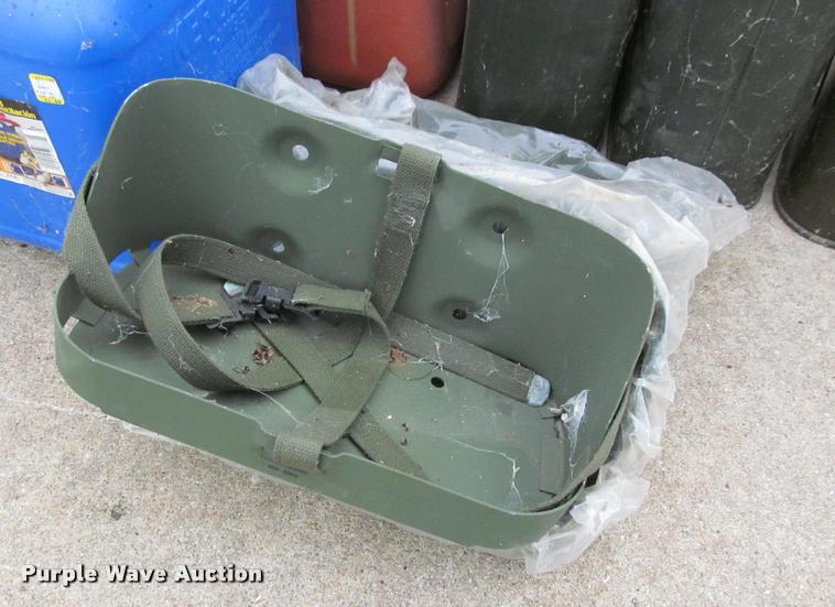 image for item DT9213 Gas cans