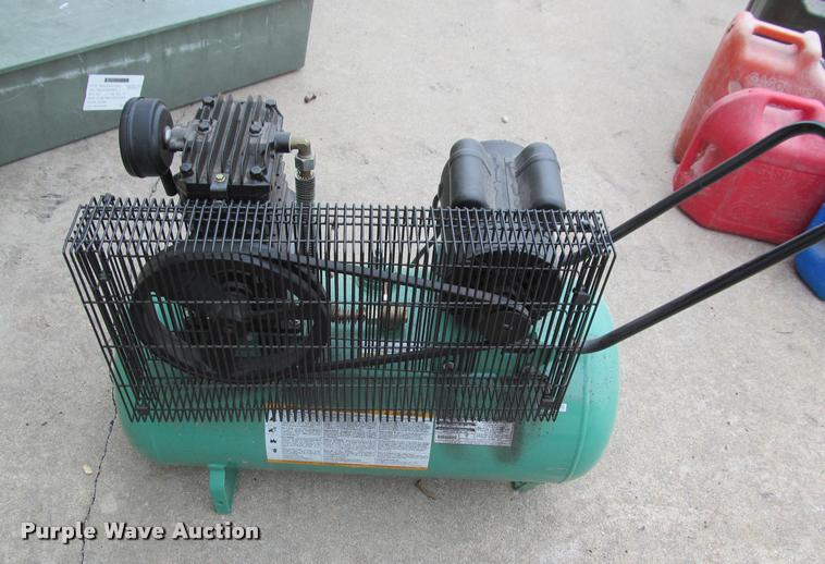 image for item DT9214 Speedaire 1NNF6 air compressor