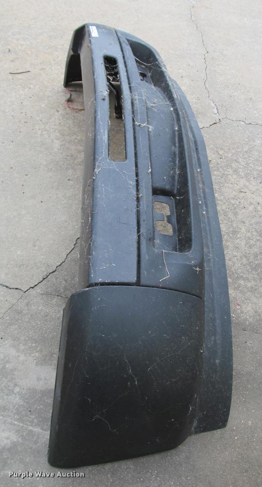 image for item DT9215 (2) 2012 Chevrolet 1500 front bumpers