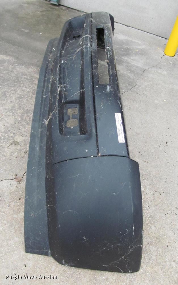 image for item DT9215 (2) 2012 Chevrolet 1500 front bumpers