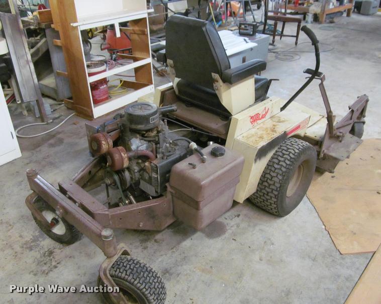 image for item DT9516 Grasshopper 7210 lawn mower