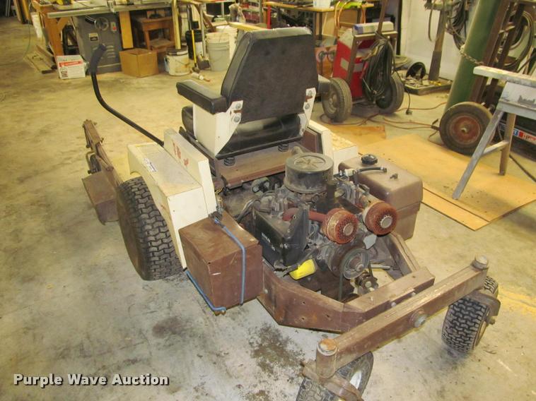 image for item DT9516 Grasshopper 7210 lawn mower