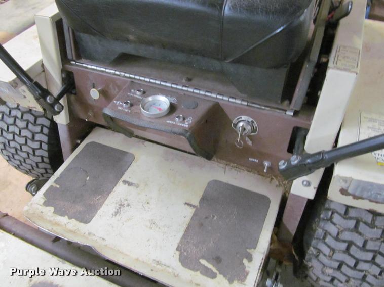 image for item DT9516 Grasshopper 7210 lawn mower