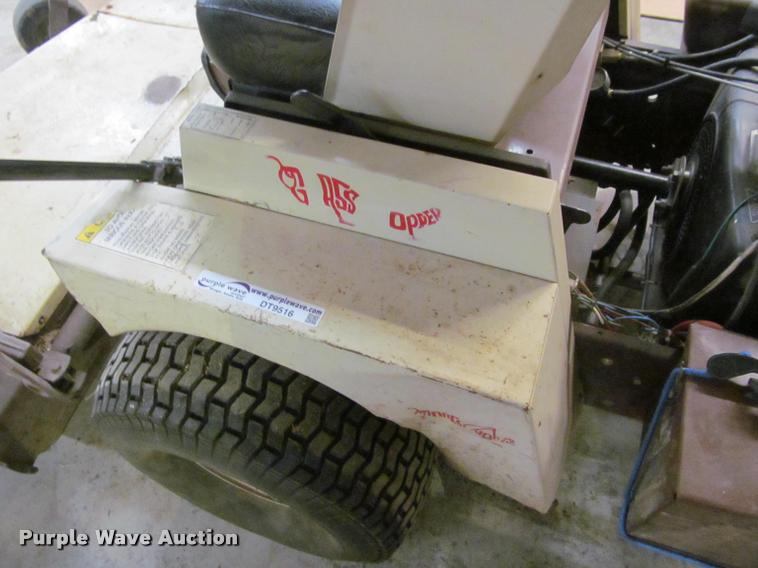 image for item DT9516 Grasshopper 7210 lawn mower