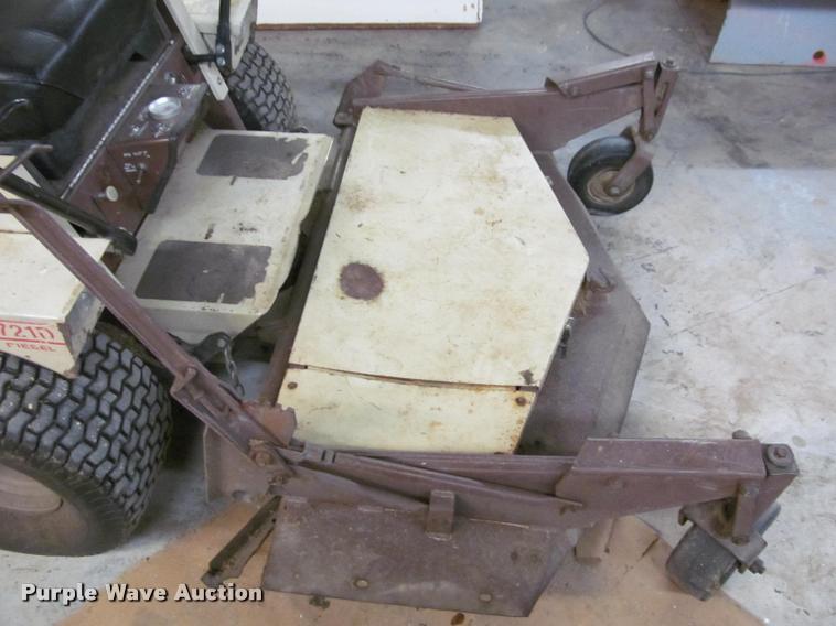 image for item DT9516 Grasshopper 7210 lawn mower