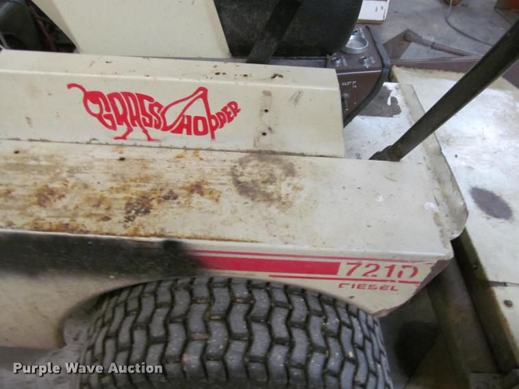 image for item DT9516 Grasshopper 7210 lawn mower