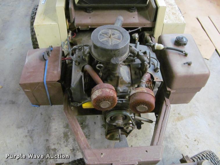 image for item DT9516 Grasshopper 7210 lawn mower