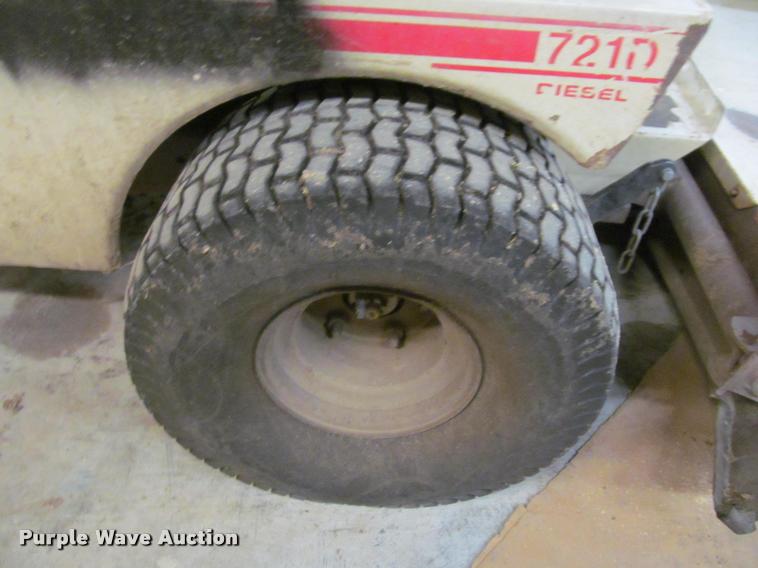 image for item DT9516 Grasshopper 7210 lawn mower