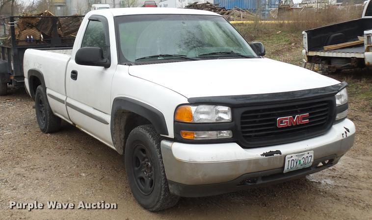 image for item J1520 2002 GMC Sierra 1500 pickup truck