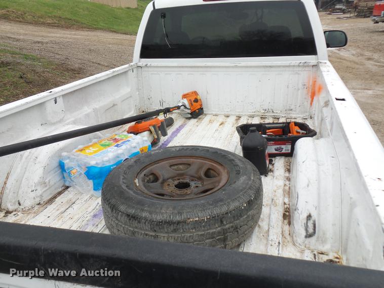 image for item J1520 2002 GMC Sierra 1500 pickup truck