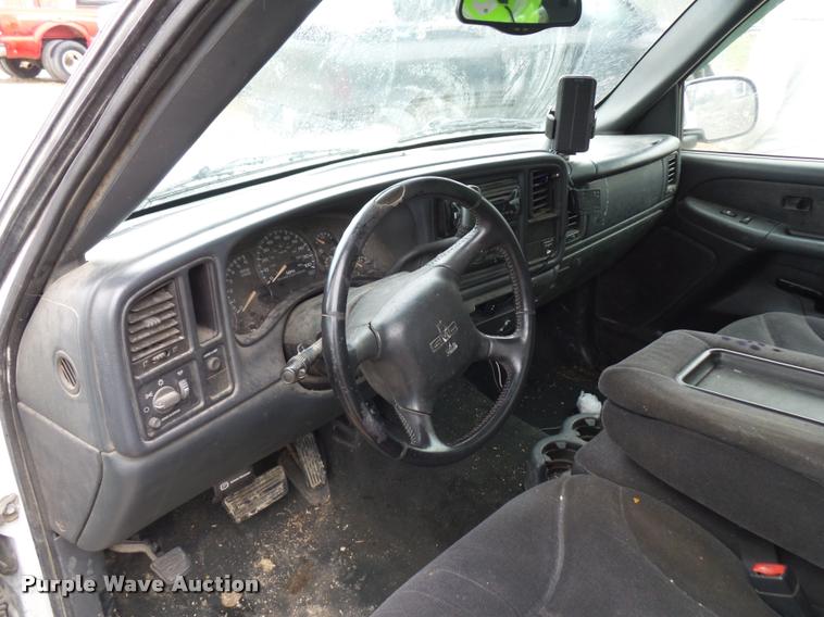 image for item J1520 2002 GMC Sierra 1500 pickup truck