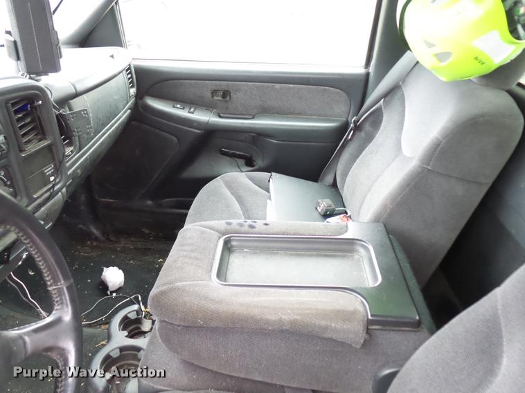 image for item J1520 2002 GMC Sierra 1500 pickup truck