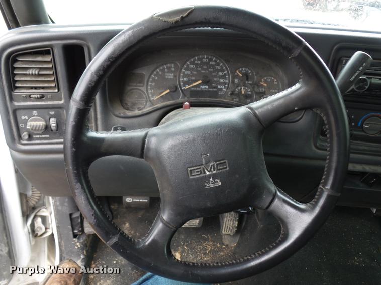 image for item J1520 2002 GMC Sierra 1500 pickup truck