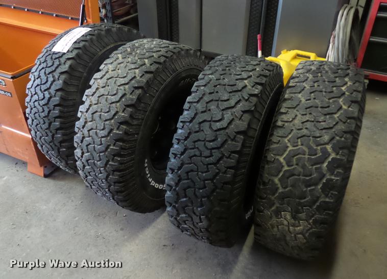 image for item J1523 (4) tires and wheels