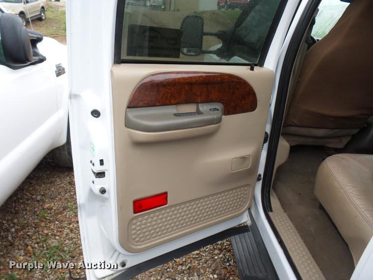 image for item J1525 2000 Ford F250 Super Duty Crew Cab pickup truck