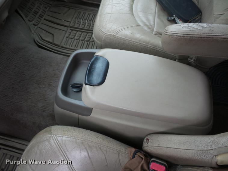 image for item J1525 2000 Ford F250 Super Duty Crew Cab pickup truck