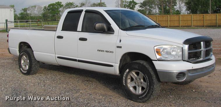 image for item J2559 2007 Dodge Ram 1500 Quad Cab pickup truck