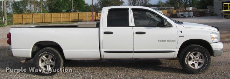 image for item J2559 2007 Dodge Ram 1500 Quad Cab pickup truck