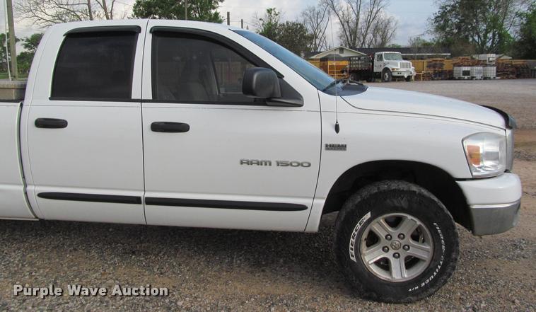 image for item J2559 2007 Dodge Ram 1500 Quad Cab pickup truck