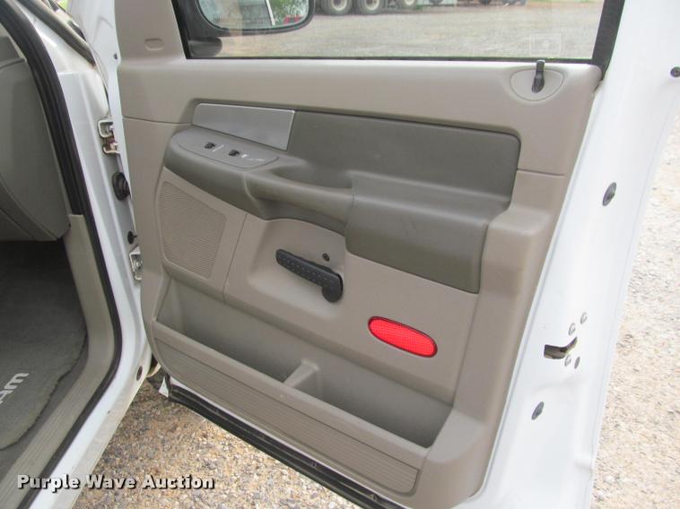 image for item J2559 2007 Dodge Ram 1500 Quad Cab pickup truck