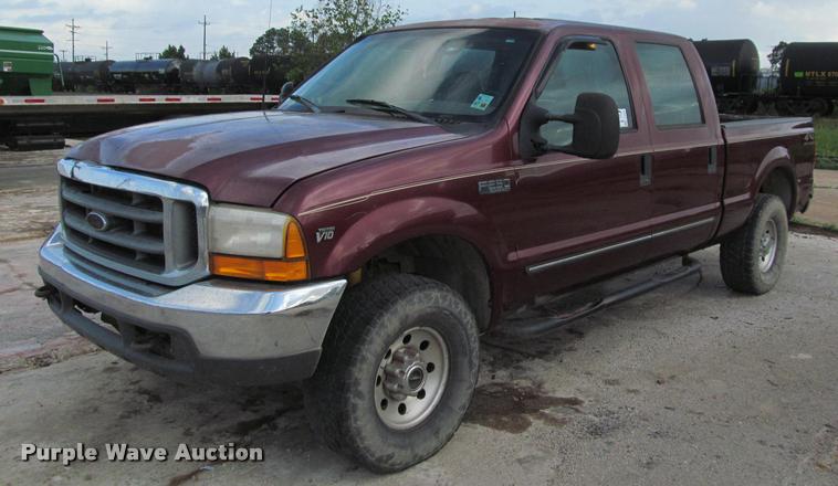 image for item J2560 2000 Ford F250 Super Duty XLT Crew Cab pickup truck