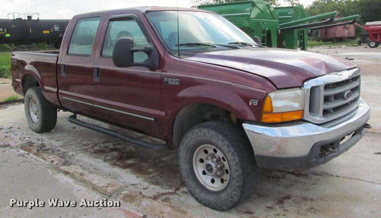 image for item J2560 2000 Ford F250 Super Duty XLT Crew Cab pickup truck