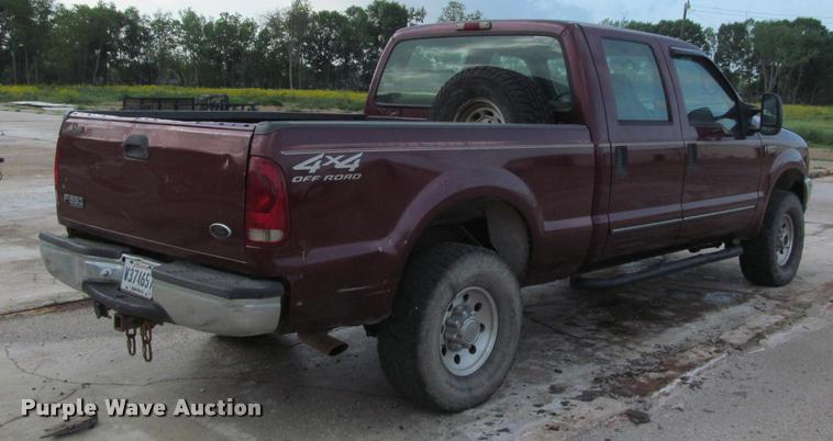 image for item J2560 2000 Ford F250 Super Duty XLT Crew Cab pickup truck