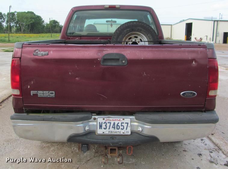 image for item J2560 2000 Ford F250 Super Duty XLT Crew Cab pickup truck