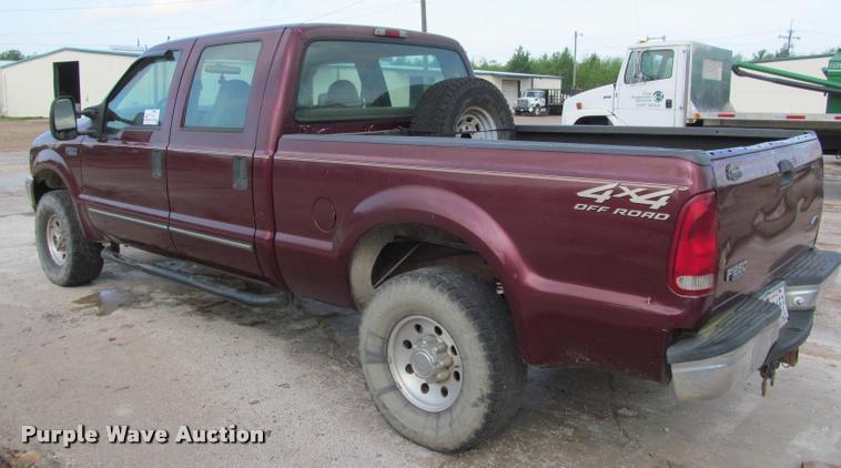 image for item J2560 2000 Ford F250 Super Duty XLT Crew Cab pickup truck