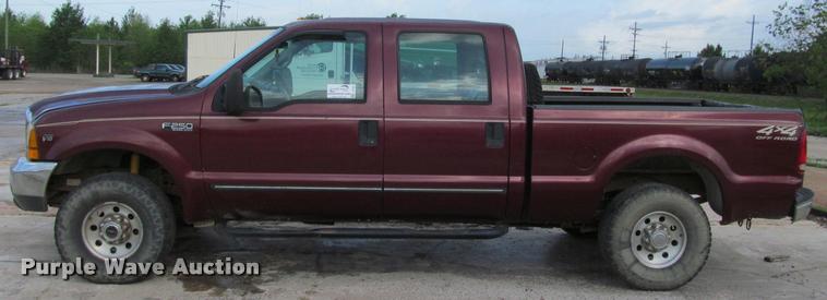 image for item J2560 2000 Ford F250 Super Duty XLT Crew Cab pickup truck