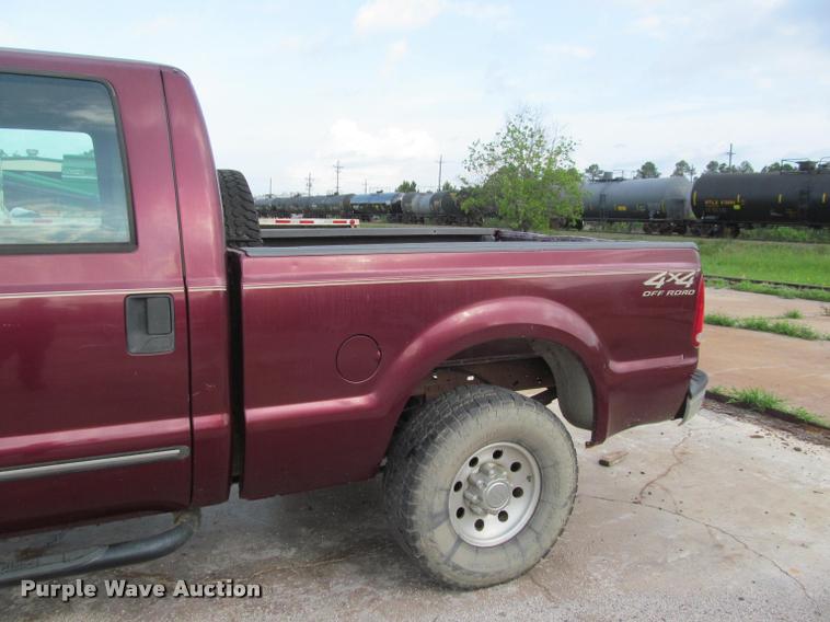 image for item J2560 2000 Ford F250 Super Duty XLT Crew Cab pickup truck