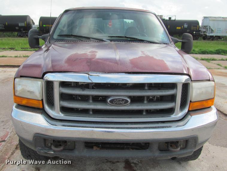 image for item J2560 2000 Ford F250 Super Duty XLT Crew Cab pickup truck