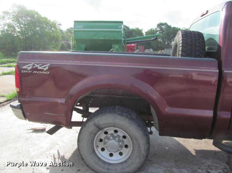 image for item J2560 2000 Ford F250 Super Duty XLT Crew Cab pickup truck