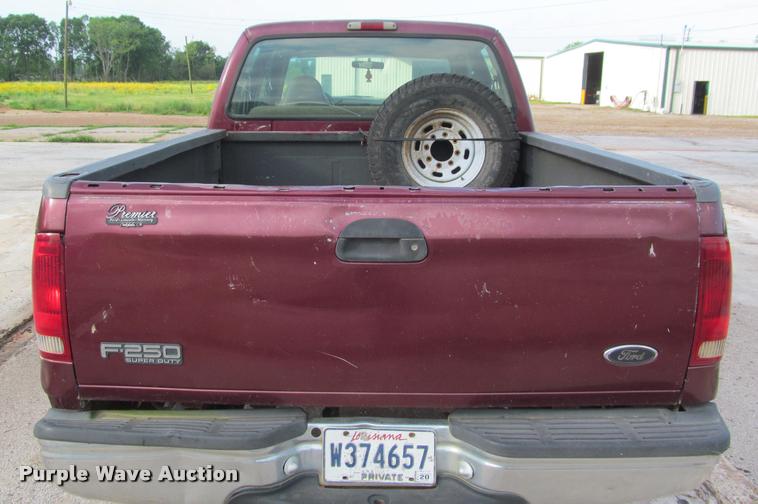 image for item J2560 2000 Ford F250 Super Duty XLT Crew Cab pickup truck