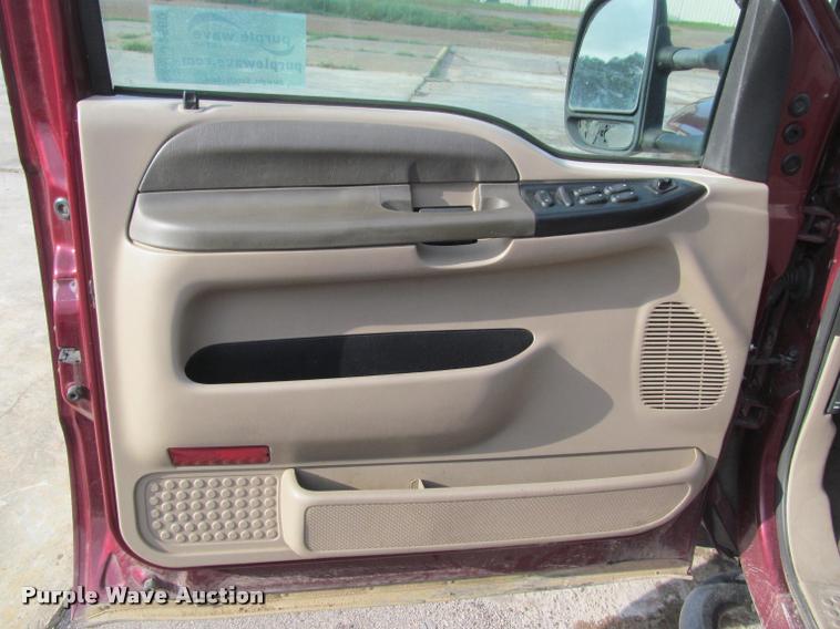 image for item J2560 2000 Ford F250 Super Duty XLT Crew Cab pickup truck