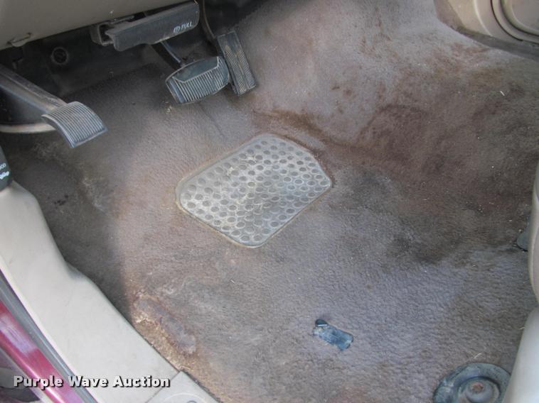 image for item J2560 2000 Ford F250 Super Duty XLT Crew Cab pickup truck