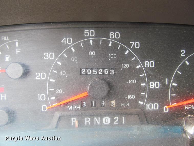 image for item J2560 2000 Ford F250 Super Duty XLT Crew Cab pickup truck