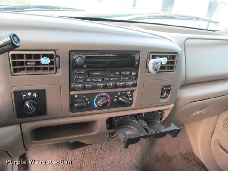 image for item J2560 2000 Ford F250 Super Duty XLT Crew Cab pickup truck