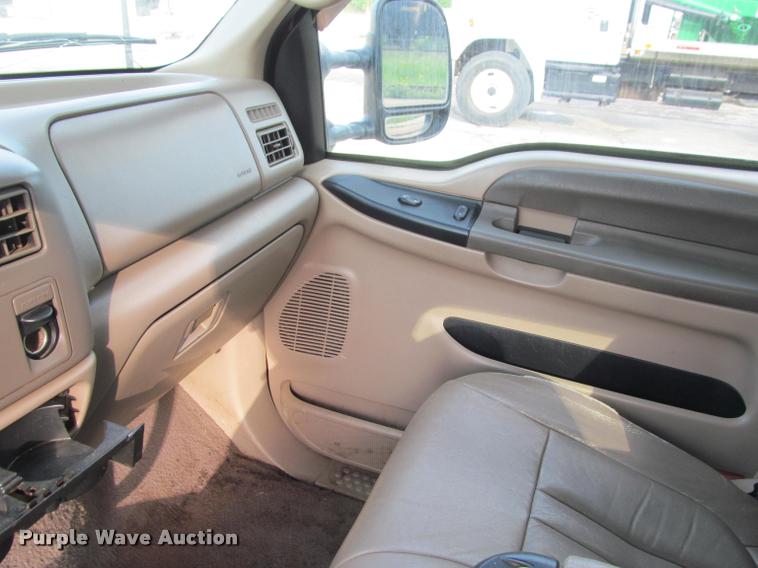 image for item J2560 2000 Ford F250 Super Duty XLT Crew Cab pickup truck