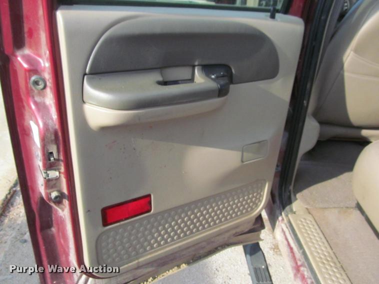 image for item J2560 2000 Ford F250 Super Duty XLT Crew Cab pickup truck