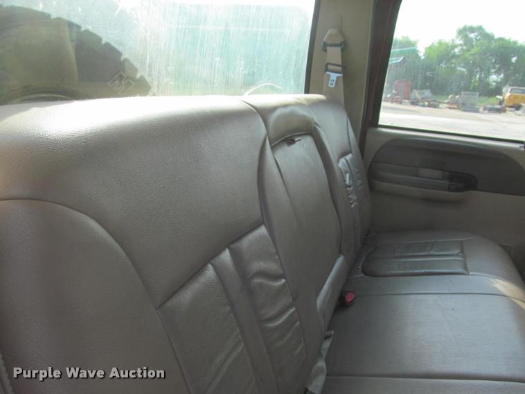 image for item J2560 2000 Ford F250 Super Duty XLT Crew Cab pickup truck