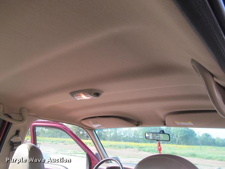 image for item J2560 2000 Ford F250 Super Duty XLT Crew Cab pickup truck