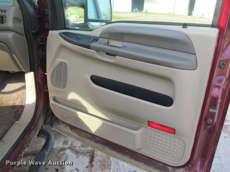 image for item J2560 2000 Ford F250 Super Duty XLT Crew Cab pickup truck