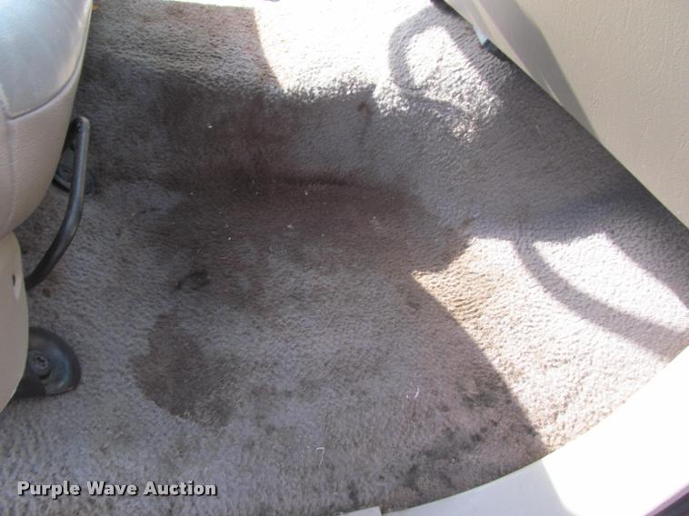 image for item J2560 2000 Ford F250 Super Duty XLT Crew Cab pickup truck