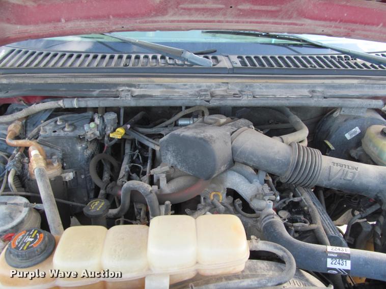 image for item J2560 2000 Ford F250 Super Duty XLT Crew Cab pickup truck