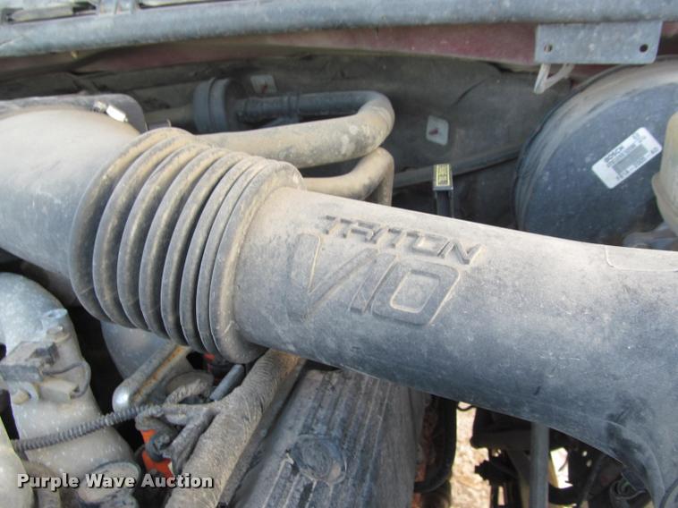 image for item J2560 2000 Ford F250 Super Duty XLT Crew Cab pickup truck