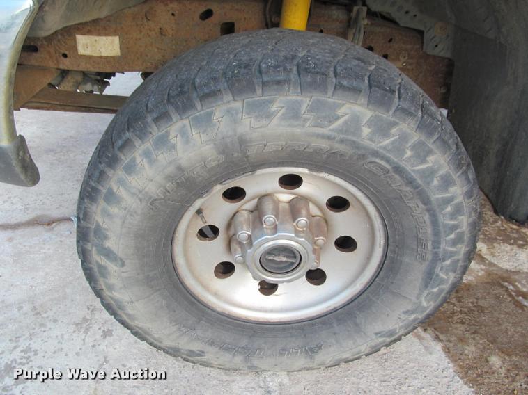 image for item J2560 2000 Ford F250 Super Duty XLT Crew Cab pickup truck